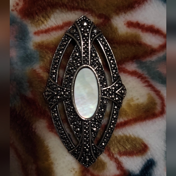 Vintage Mother Of Pearl Brooch Pin - Picture 10 of 10